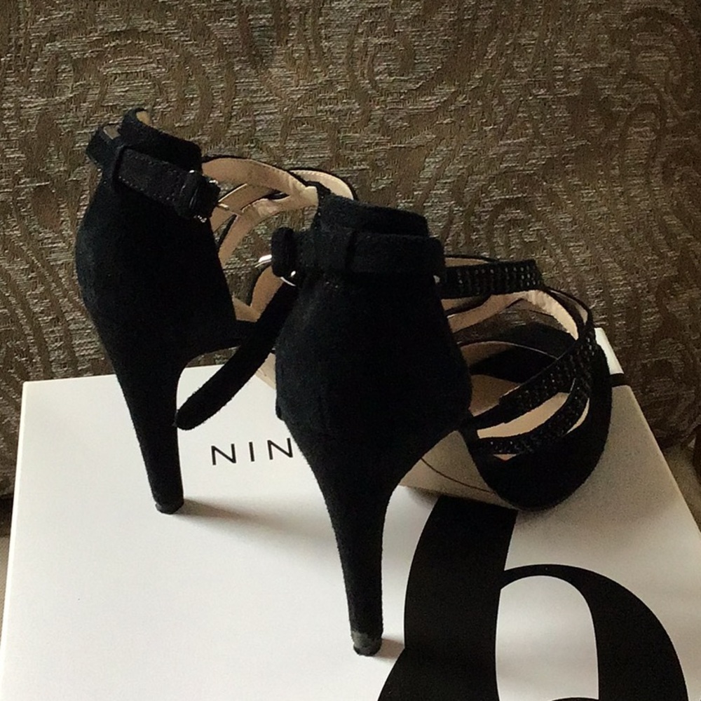 Shoes - Picture 5 of 8